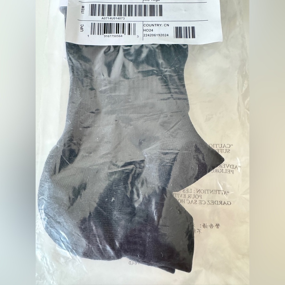 Authentic Alo Yoga Unisex Performance Tab Sock Black M sealed - Picture 2 of 4